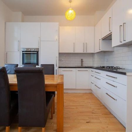 Lovely 2 Bedroom Apartment In Tooting Londra Exterior foto