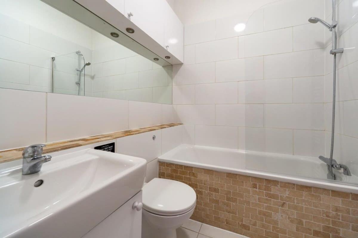 Lovely 2 Bedroom Apartment In Tooting Londra Exterior foto