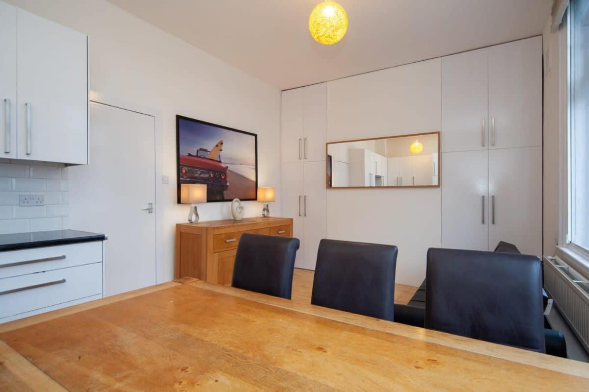 Lovely 2 Bedroom Apartment In Tooting Londra Exterior foto