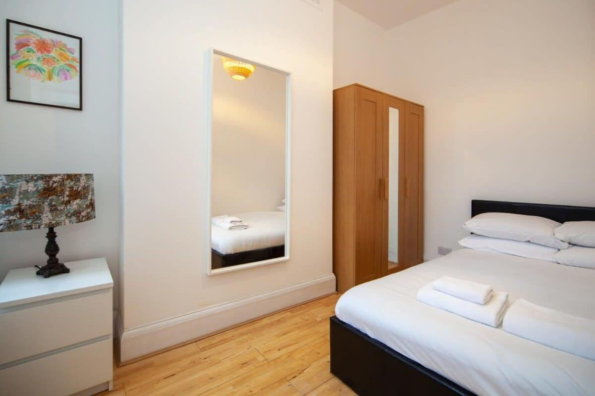 Lovely 2 Bedroom Apartment In Tooting Londra Exterior foto